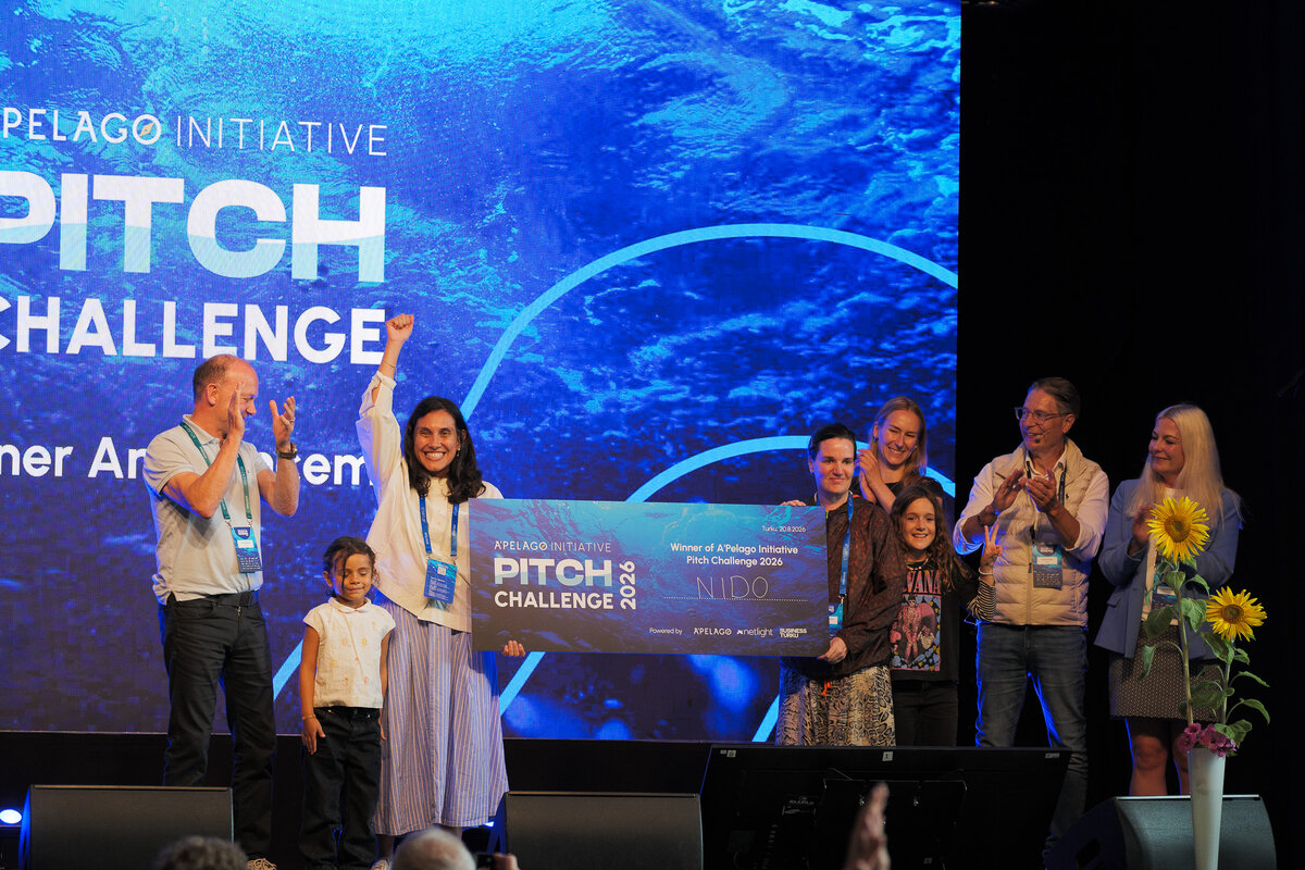 A’Pelago Pitch Challenge 2026 -voittajat Karina Gómez ja Loretxu García sekä heidän tyttärensä. 
