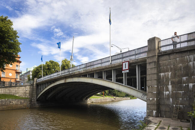 Maaperätutkimukset aiheuttavat liikenteeseen lyhytaikaista ja paikallista haittaa Tuomiokirkkosillan alueella.