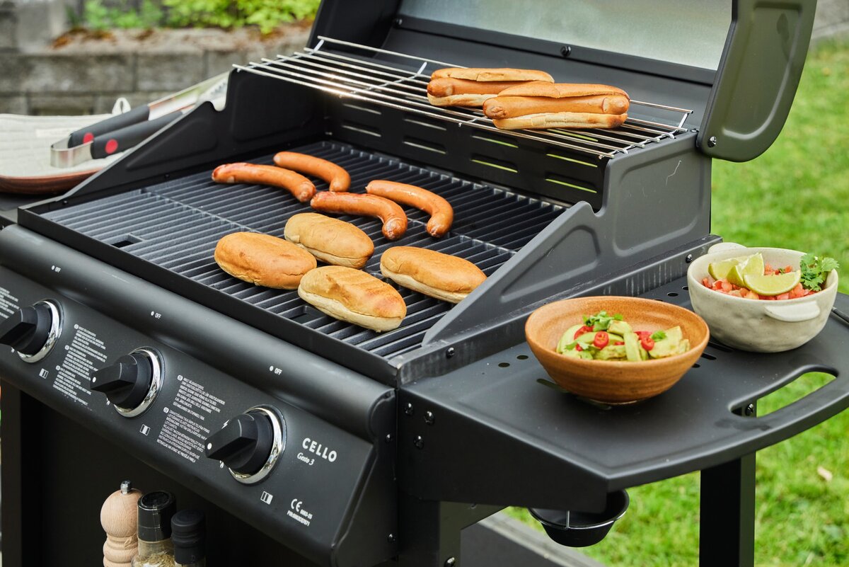 Säännöllinen puhdistus auttaa grillin lämmönsäätelyä toimimaan tasaisesti ja vähentää rasvapalon vaaraa.