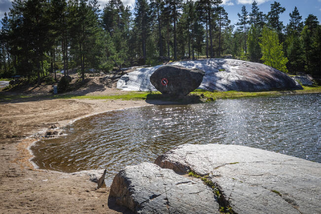 Isonkiven uimaranta sijaitsee Maskun Rivieran alueella. 