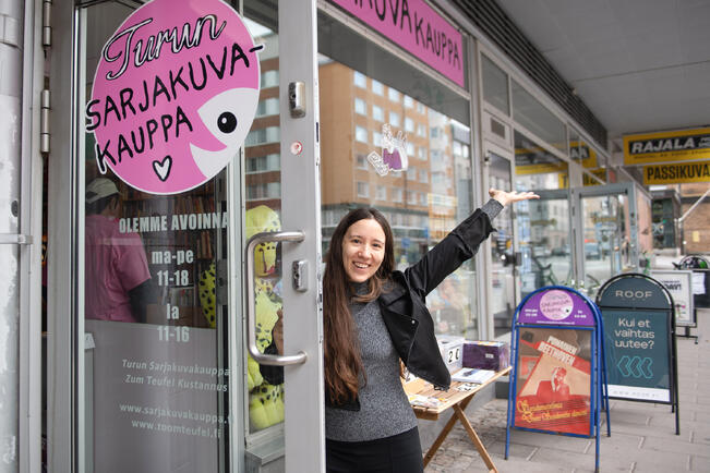 Nettisarjakuvana alkujaan ilmestynyt Sara Vallan Demoniexän paluu pääsi tänä vuonna painetuksi sarjakuvaromaaniksi.