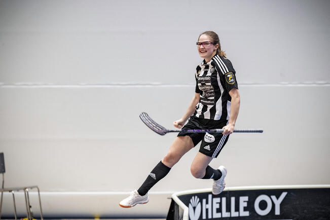 Meri-Helmi Höynälä on tottunut onnistumaan TPS-paidassa. Hän on yksi TPS:n vahvistuksista alkavalle kaudelle.