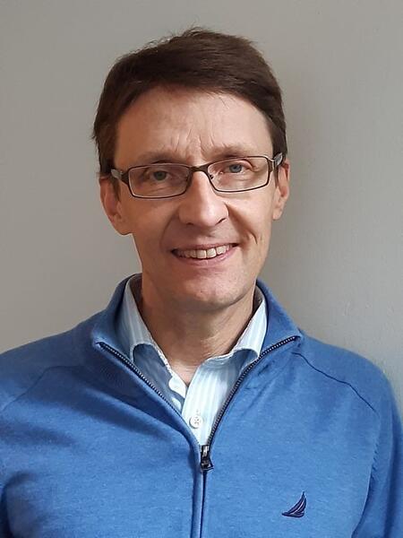 Kirjailija Markus Nummi saapuu Naantalin pääkirjaston vieraaksi.  
