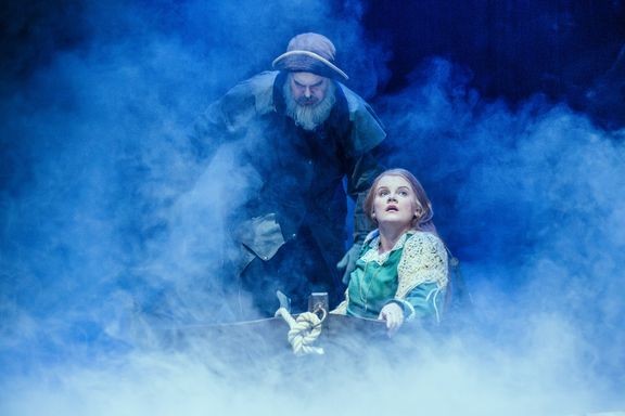 Sadan vuoden takaiseen Turkuun sijoittuva musikaali kertoo kohtuuttomista kohtaloista ja elämänhalua kannattelevasta toivosta. Tieteen lavalla kysytään, olemmeko tietoisia oman aikamme sokeista pisteistä. 