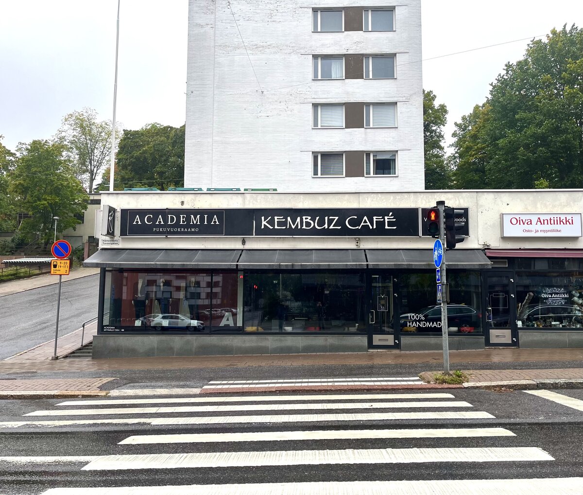 Kembuz Cafessa valmistetaan itse kaikki tuotteet granolasta siemennäkkileipään.