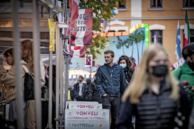 Suurmarkkinoiden väliaikaisia liikennejärjestelyjä asennetaan jokirantaan jo 30. syyskuuta alkaen.
