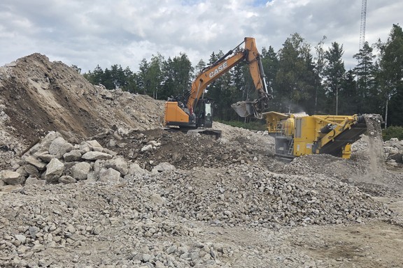 Noin 14 000 tonnia Kirjalansalmen ja Hessundinsalmen vanhojen siltojen betonia jatkaa elämäänsä vain muutaman kilometrin päässä syntysijoiltaan, kun kierrätysmursketta hyödynnetään Kurkela–Kuusisto-hankkeen väylärakenteissa.
