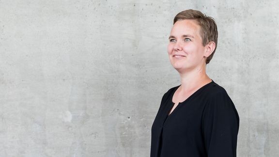 Laskennallisen lääketieteen professori Laura Elo johtaa Turun yliopiston tutkimusryhmää kansainvälisessä hankkeessa, jossa selvitetään käärmeiden raajattomuuden syitä.  
