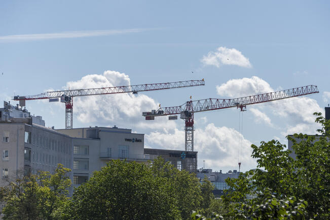 Asuntoja tehdään yhä kitsaasti, vaikka rakentaminen muutoin on elpymässä.